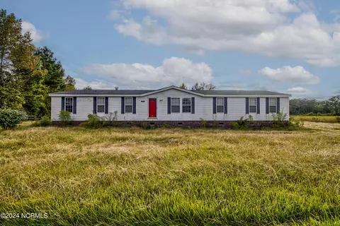 902 Deep Bottom Rd, Wallace, NC 28466