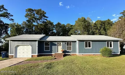 211 Nottingham Dr, Havelock, NC 28532