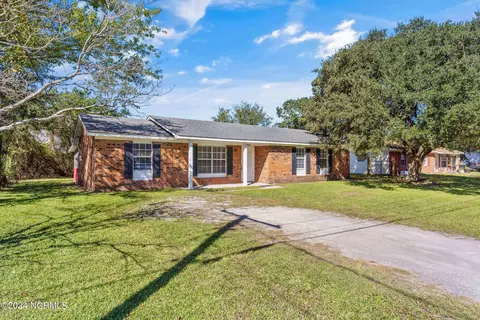 4737 Oakview Dr SE, Southport, NC 28461