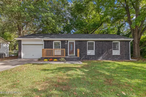 200 Noble Ln, Jacksonville, NC 28546