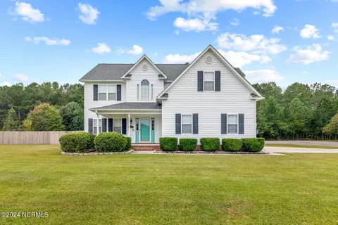 319 Trappers Rd, Hubert, NC 28539