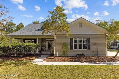 137 Carefree Ln, Morehead City, NC 28557