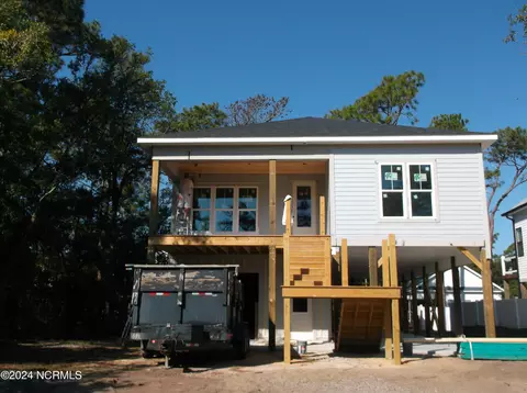 209 NE 51 St, Oak Island, NC 28465