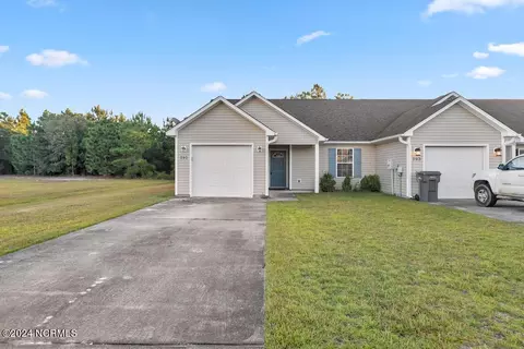 191 Pine Hollow Rd, Holly Ridge, NC 28445