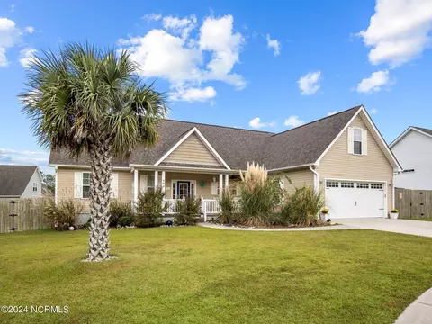 504 Diamond Ridge Ct, Hubert, NC 28539
