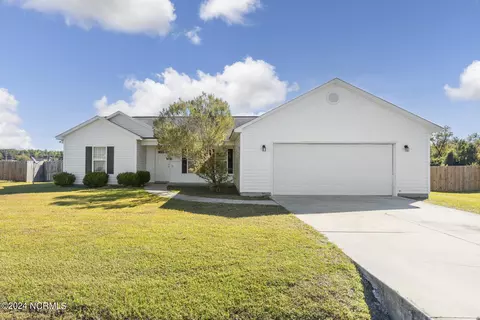 105 Heavens Gate Dr, Jacksonville, NC 28546