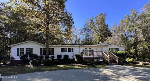 111 Monroe Ln, Richlands, NC 28574