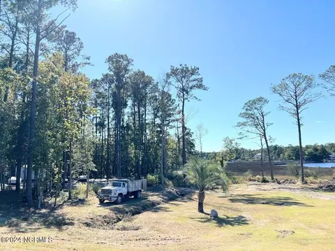 434 Woodland Dr, Swansboro, NC 28584