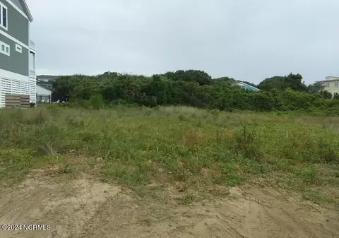 802 Ocean Dr, Oak Island, NC 28465