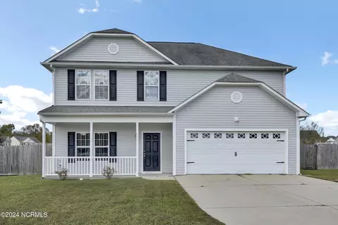 110 Dukes Lake Cir, Richlands, NC 28574