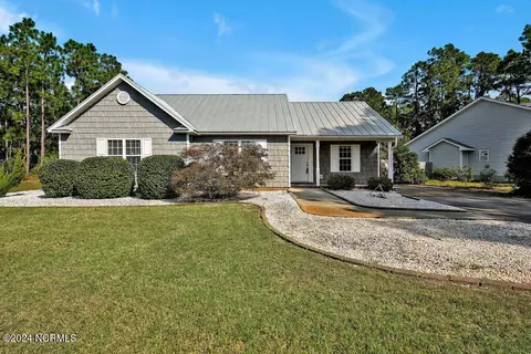 1121 Grant Cir, Southport, NC 28461
