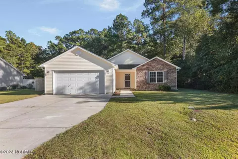 216 Peters Ln, Jacksonville, NC 28540