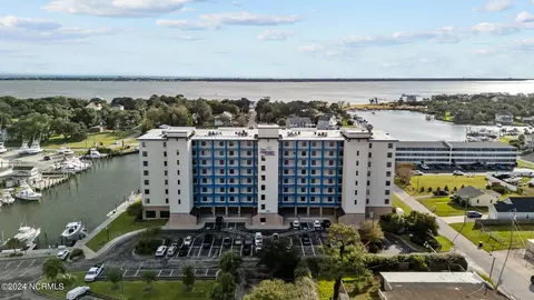 4425 Arendell St #508, Morehead City, NC 28557