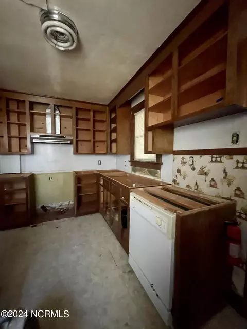 1300 W Main St, Williamston, NC 27892 photo 8