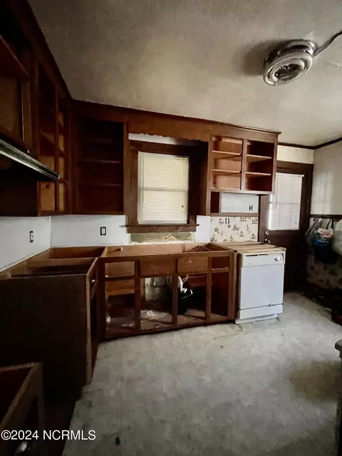 1300 W Main St, Williamston, NC 27892 photo 9