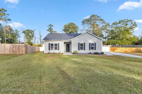 257 Morse Dr, Hubert, NC 28539