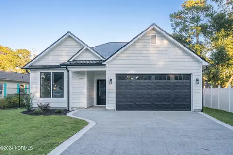 104 NE 16th St, Oak Island, NC 28465