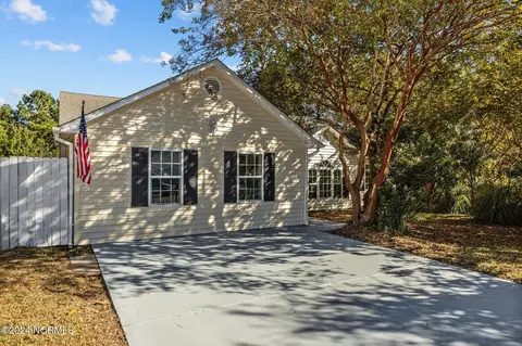 502 Worth Dr, Morehead City, NC 28557