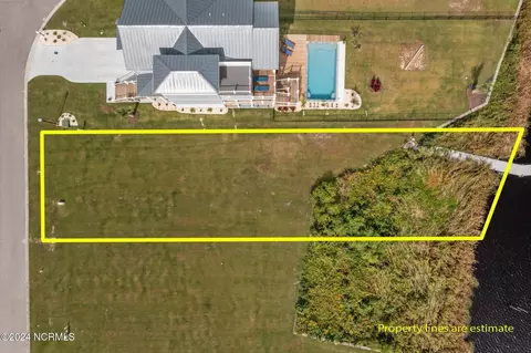 203 Laguna Ln, Jacksonville, NC 28540