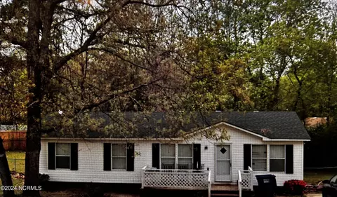 1017 Dunvegan Dr, Raeford, NC 28376