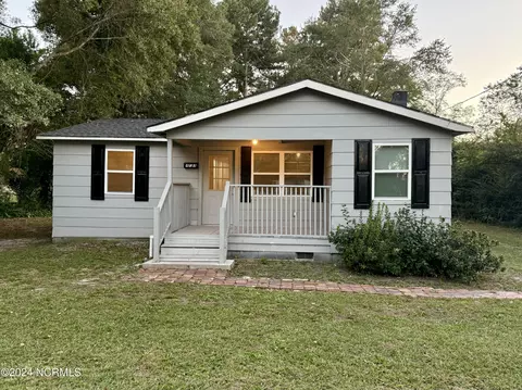 403 W Martin Luther King Jr Dr, Maxton, NC 28364