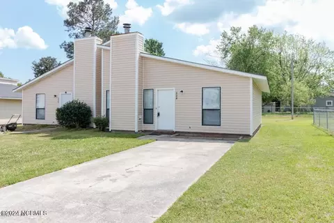 228-230 Yaupon Dr, Jacksonville, NC 28546