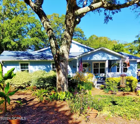 206 Stuart Ave, Southport, NC 28461
