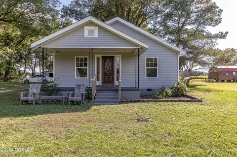 883 Slapout Rd, Mount Olive, NC 28365