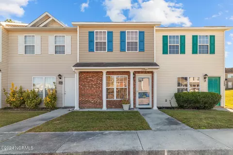 202 Pinegrove Ct, Jacksonville, NC 28546