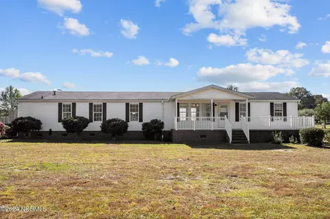 651 Fowler Manning Rd, Richlands, NC 28574