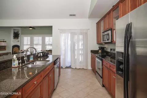 413 Captains Cv UNIT E, Edenton, NC 27932 photo 14