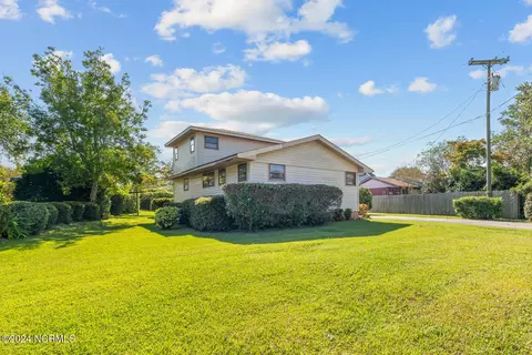 124 N Lisk Dr, Swansboro, NC 28584