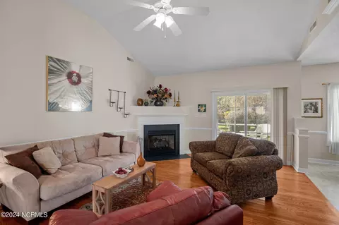 Living - 103 Fairview Ln, Chocowinity, NC 27817 photo 2 of 2