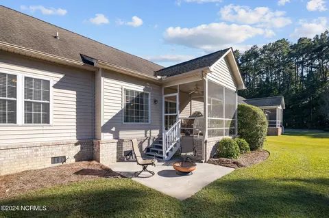 Exterior - 103 Fairview Ln, Chocowinity, NC 27817 photo 2 of 9