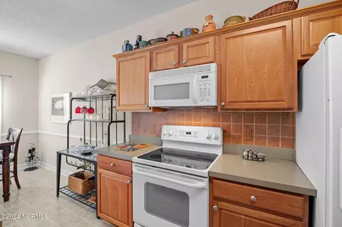 Kitchen - 103 Fairview Ln, Chocowinity, NC 27817 photo 3 of 4