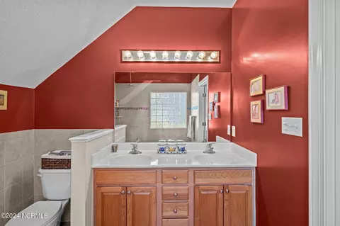 Bath - 103 Fairview Ln, Chocowinity, NC 27817 photo 3 of 6