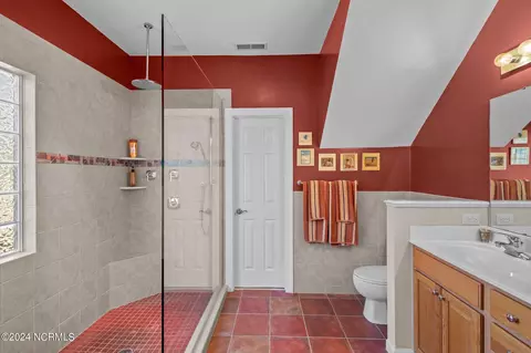 Bath - 103 Fairview Ln, Chocowinity, NC 27817 photo 1 of 6