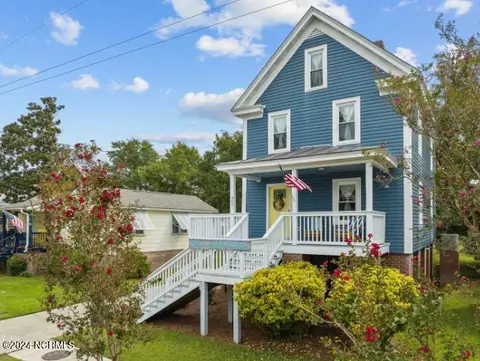402 Broad St, Oriental, NC 28571