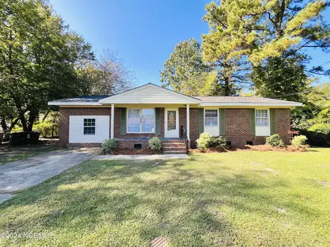 3346 Clubview Dr, Farmville, NC 27828