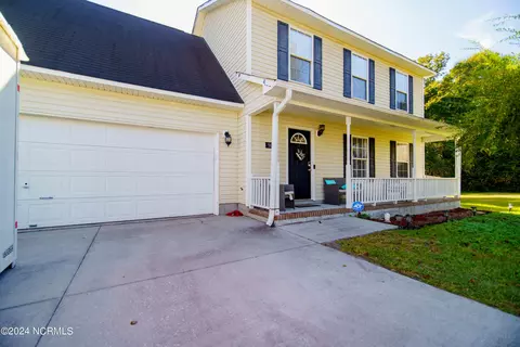 90 Pollard Dr, Jacksonville, NC 28540