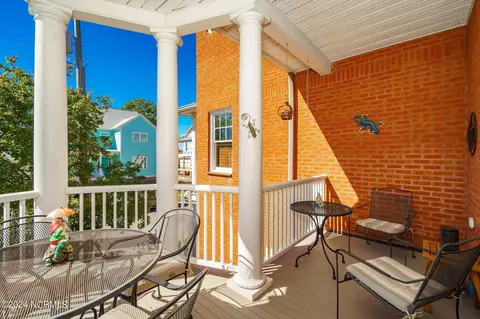 Exterior - 742 E Front St, New Bern, NC 28560 photo 5 of 9