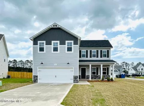 842 Cooke Dr, Hubert, NC 28539