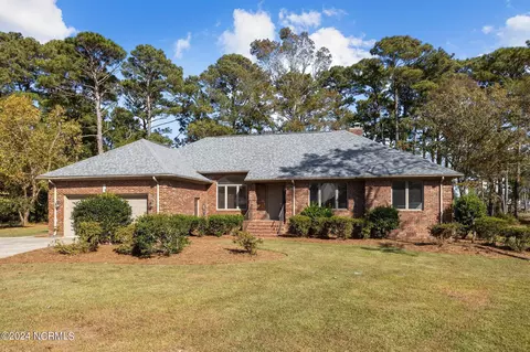 417 Oakmont Dr, Morehead City, NC 28557