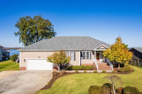 106 Waters Dr, Moyock, NC 27958