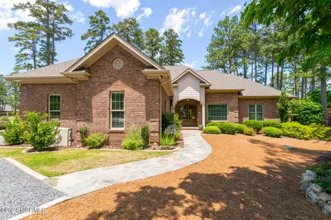 133 Saint Mellions Dr, Pinehurst, NC 28374