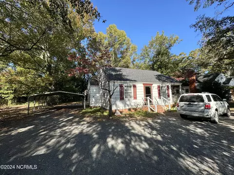 907 Biggs St, Laurinburg, NC 28352