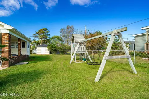 Exterior - 124 Smith Ln, Atlantic Beach, NC 28512 photo 11 of 14