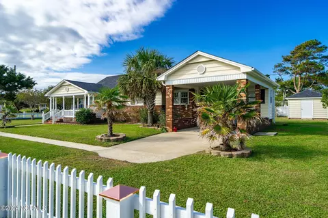 Exterior - 124 Smith Ln, Atlantic Beach, NC 28512 photo 8 of 14