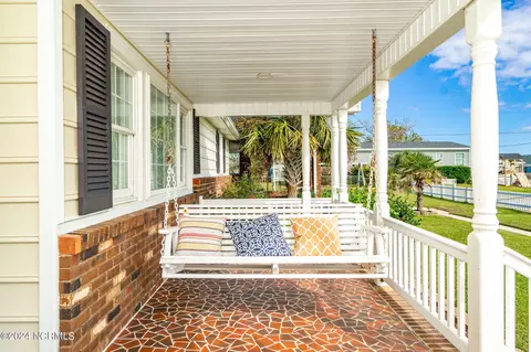 Exterior - 124 Smith Ln, Atlantic Beach, NC 28512 photo 5 of 14