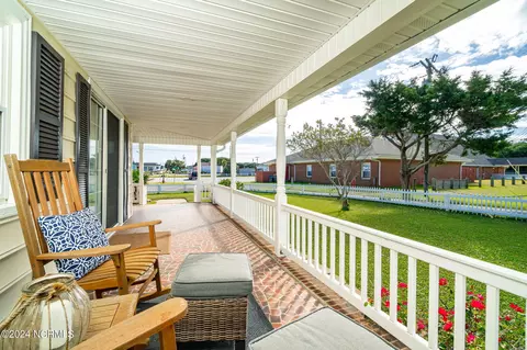 Exterior - 124 Smith Ln, Atlantic Beach, NC 28512 photo 4 of 14